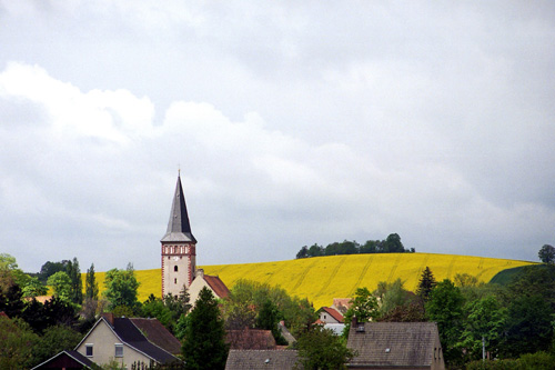 Die Kirche im Ort